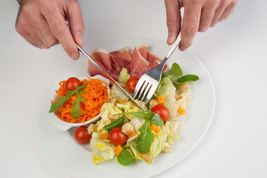 Diminution de la fraction de protéines animales dans l’alimentation de la population française : des impacts environnementaux contrastés